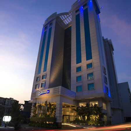 Radisson Blu Kochi Hotel Exterior photo Radisson Hotel, Dhaka