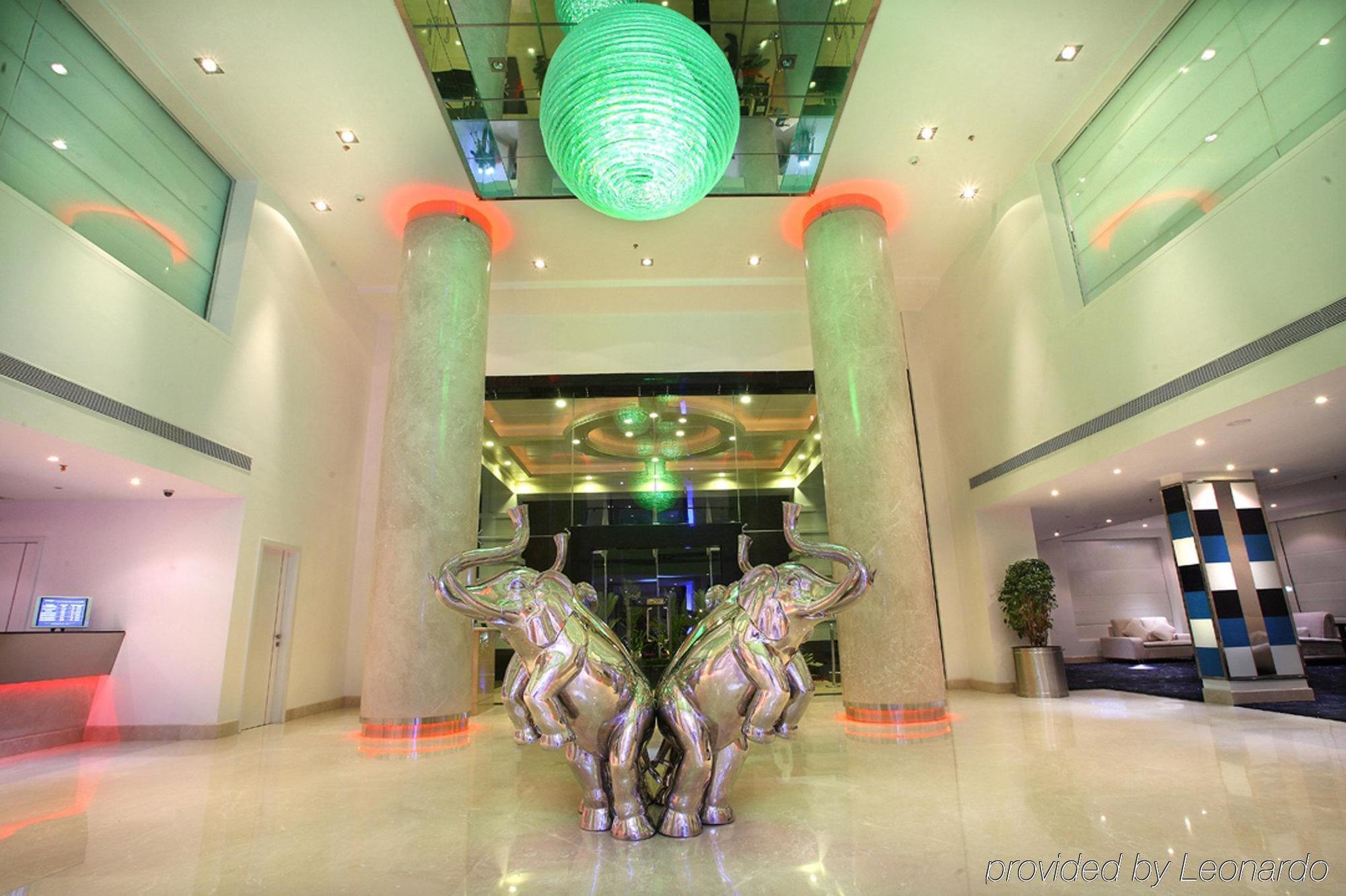 Radisson Blu Kochi Hotel Interior photo The lobby of the hotel