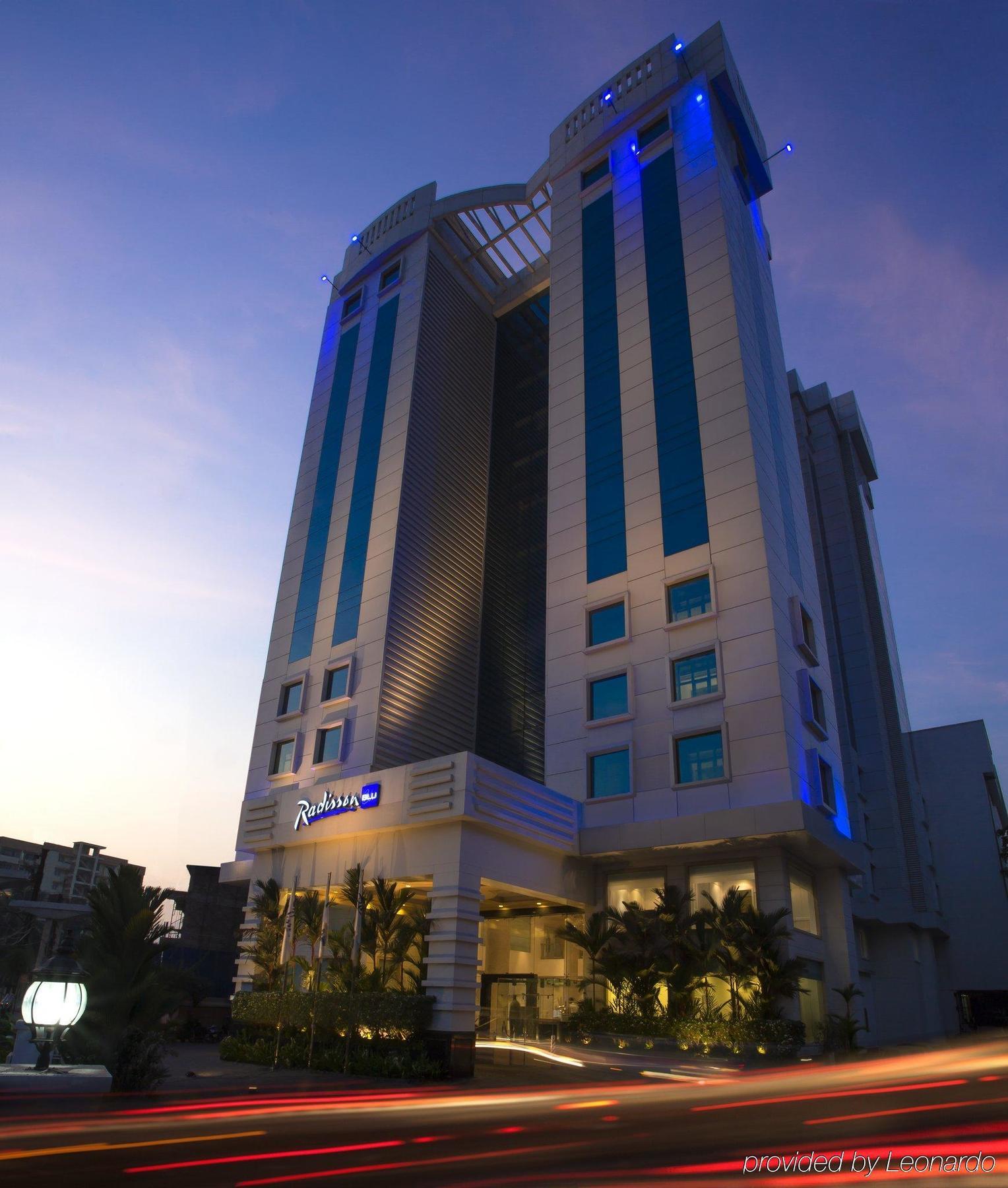 Radisson Blu Kochi Hotel Exterior photo Radisson Hotel, Dhaka