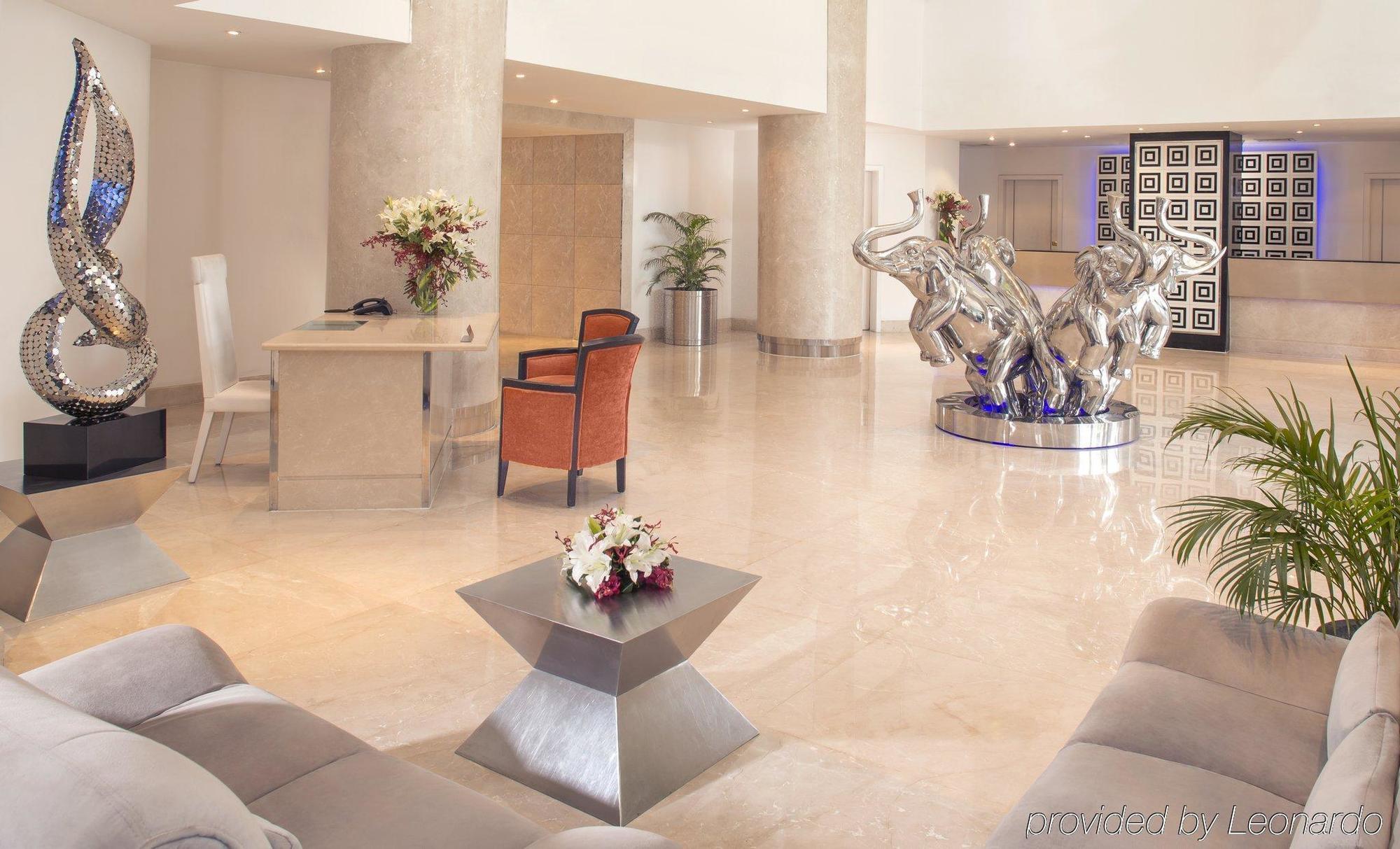 Radisson Blu Kochi Hotel Exterior photo Lobby