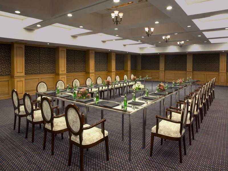 Radisson Blu Kochi Hotel Exterior photo Meeting room